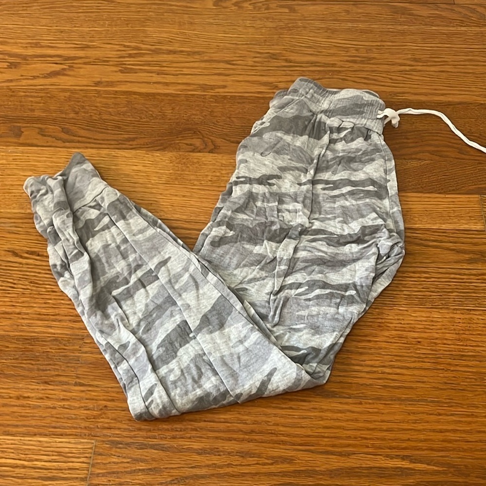 Elan Women’s Grey Camo Sweatpants Size Small